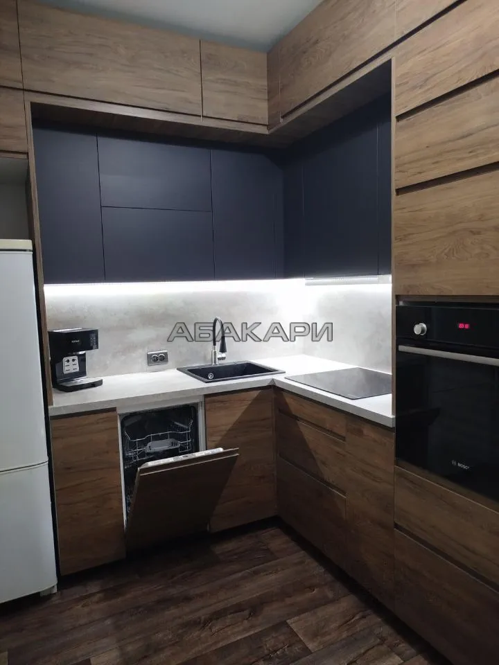 3-комнатная улица Александра Матросова, 36  за 40000 руб/мес фото 1