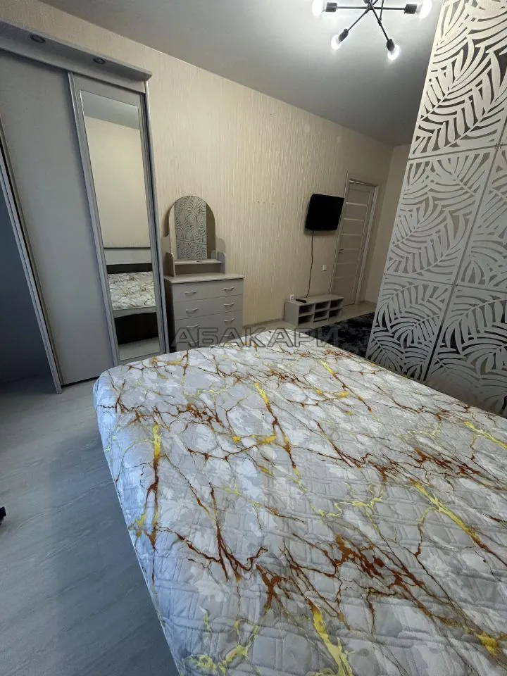 1-комнатная улица Петра Ломако, 2  за 36000 руб/мес фото 1