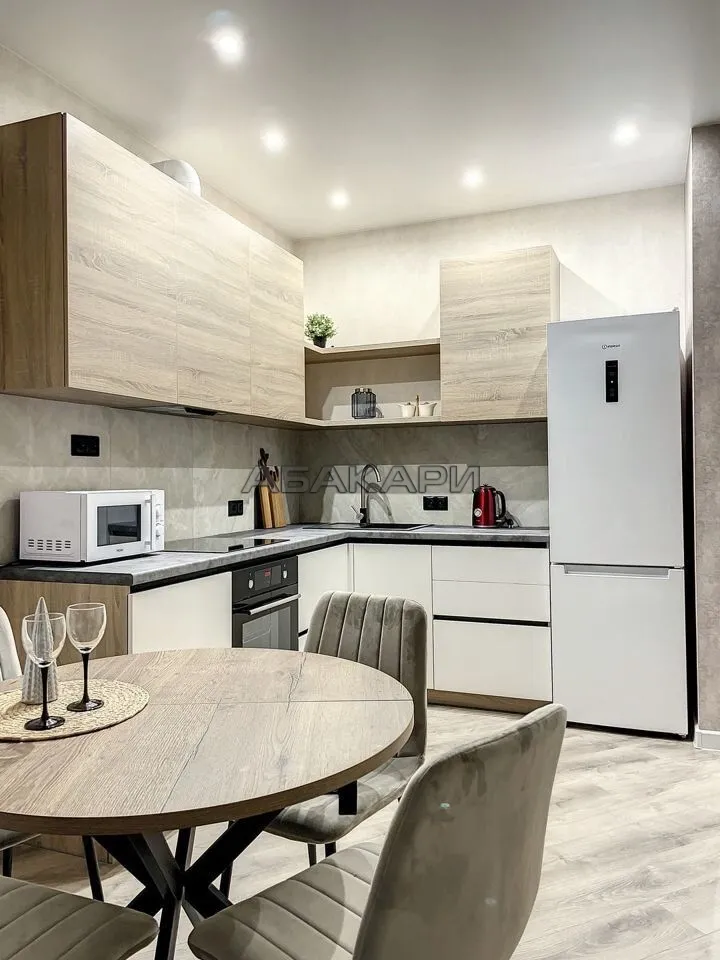 2-комнатная улица Петра Ломако, 10  за 48000 руб/мес фото 1