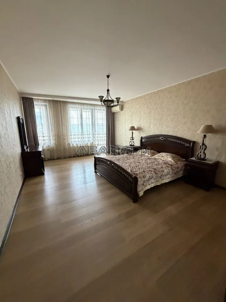 3-комнатная улица Молокова, 1к4  за 90000 руб/мес фото 1