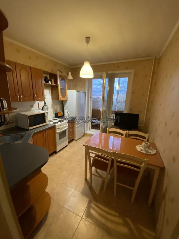3-комнатная улица 9 Мая, 40  за 44000 руб/мес фото 1