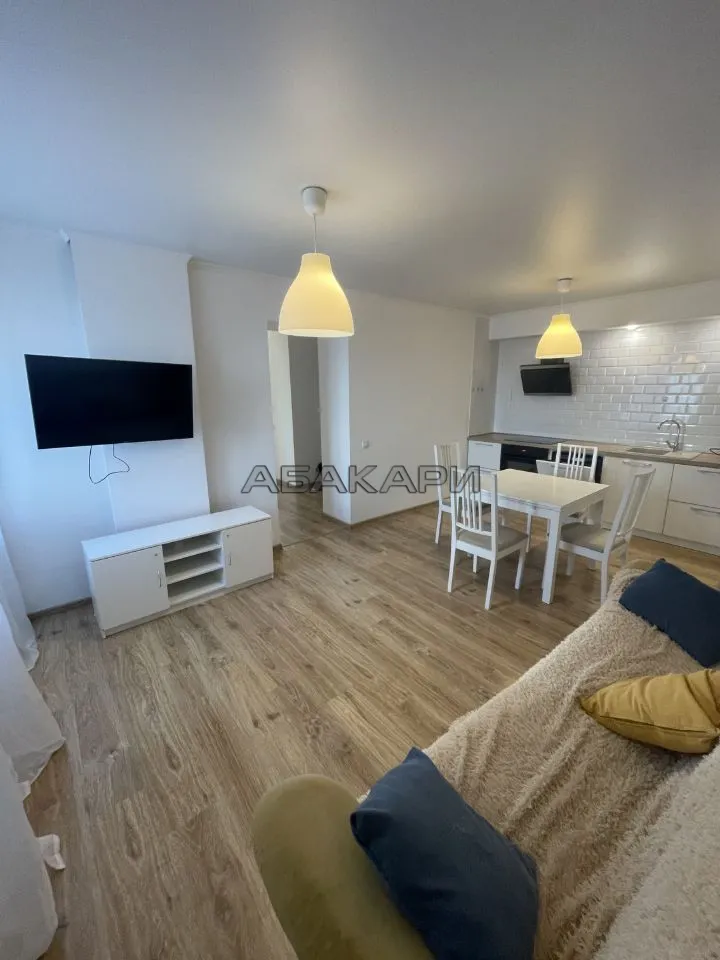3-комнатная Крайняя улица, 12  за 60000 руб/мес фото 3