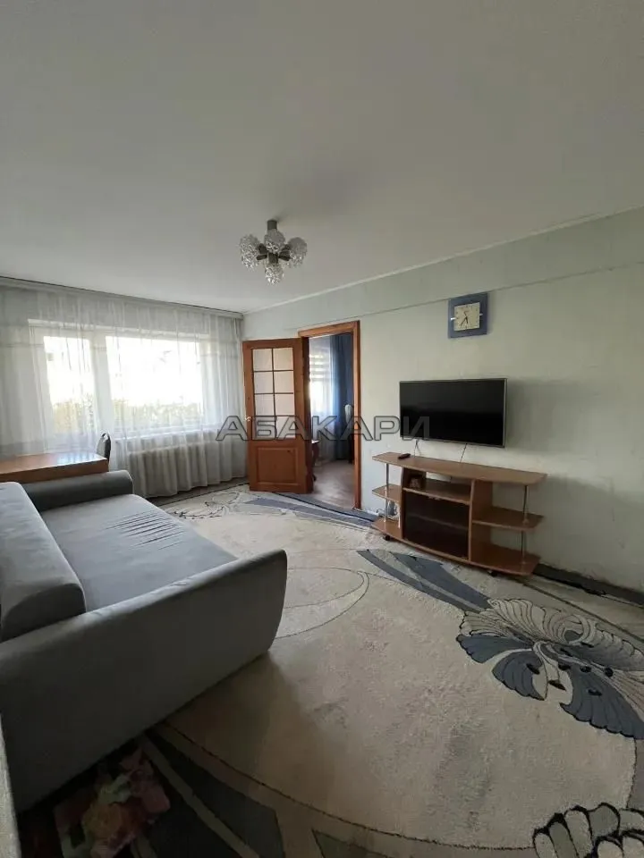 3-комнатная Свердловская улица, 27  за 36000 руб/мес фото 1